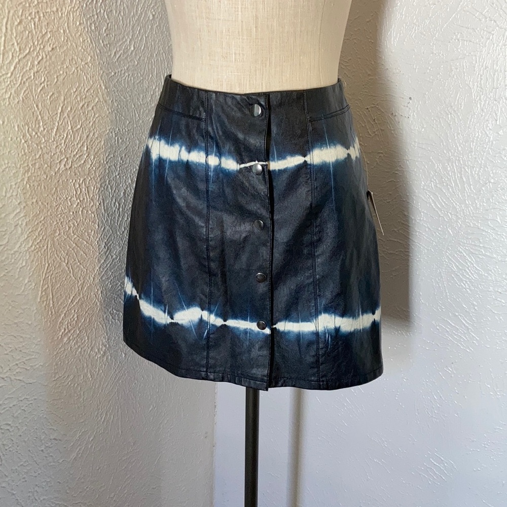Zara’s pleather mini skirt